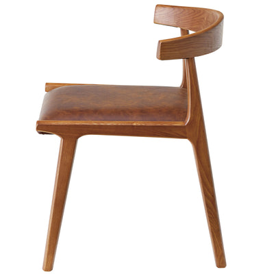 【無駄を削ぎ落とした横顔】
計算された脚の角度と座面の厚みが、快適な座り心地とともに美しいシルエットを生み出しています。