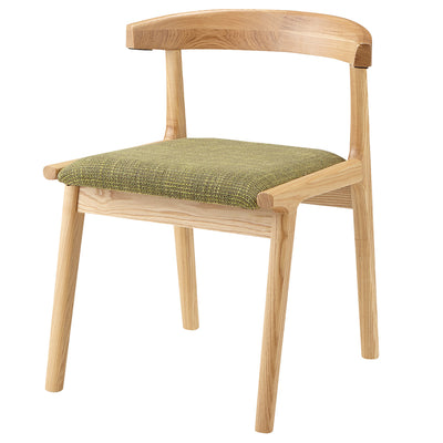 【包み込まれる心地よさ】
背もたれと肘掛けが一体になった緩やかなカーブが身体をやさしく支え、無垢材の温もりが感じられる北欧モダンチェアは、座るたびに心もほぐれるような安心感を与えてくれます。