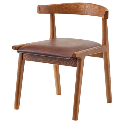 【上質レザーの風格】
ダークブラウンのソフトレザーが加わることで、空間に重厚感と高級感が生まれ、大人のリラックス空間を演出します。