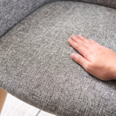 ファブリックのブルーの張地は同シリーズのソファと同じ張地になっているため、合わせてお使いいただくことでお部屋の中でアクセントになってくれます。