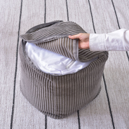 また、カバーは外してドライクリーニングが可能なため、お子様やペットのいるご家庭でも手軽にいつでも清潔にお使いいただけます。