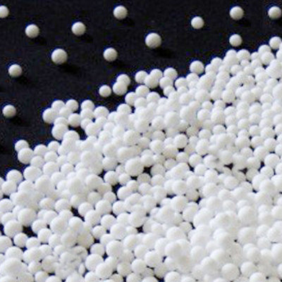 コロンとした小ぶりな形状ながら、中のマイクロビーズが体に合わせてフィットしてくれます。