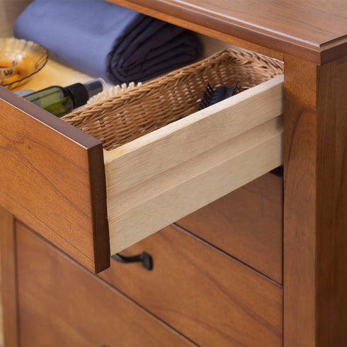 【引き出し内部も、細部まで美しく】
見えない部分まで丁寧に仕上げられた引き出しの側面は、質感と耐久性に優れ、長く使うほどに満足感が高まります。