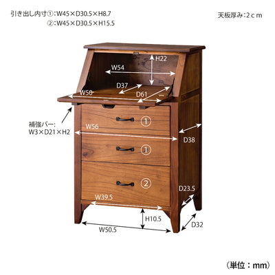 【置きたい場所に、ぴったりと】
置きたい場所へ実際にメジャーをあて、圧迫感のない全体サイズはもちろん、デスクを広げた時の作業スペースや、引き出しの内寸もご確認いただくと、暮らしにすっと馴染む様子が目に浮かびます。