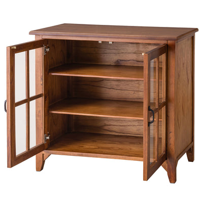 【たっぷり入る三段収納】
中が見やすいガラス扉を開ければ、固定棚による三段の収納スペースが広がり、お気に入りの食器や雑貨をすっきりと整理できます。