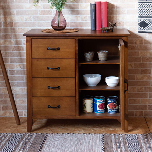 【キッチン以外でも大活躍】
温かみのある天然木の風合いは、キッチンカウンターとしてだけでなく、リビングのサイドボードやダイニングの食器棚としてもお部屋に自然と溶け込みます。