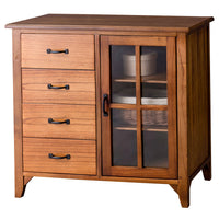 【安心の強化ガラス採用】
ガラス扉には、万が一の衝撃にも配慮した3mm厚の強化ガラスを使用しているため、大切な食器や雑貨を安心して飾りながら収納できます。