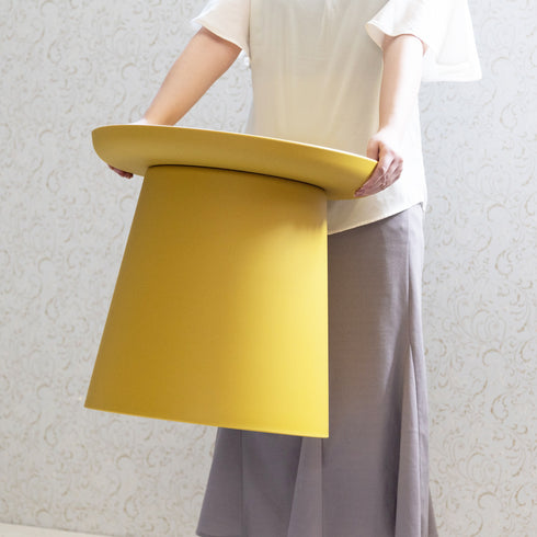 【片手でも軽々持てる】
女性でも片手で楽に持ち上げられる軽量設計だから、使いたい場所にサッと持ち運べて暮らしの中で気軽に活躍してくれます。