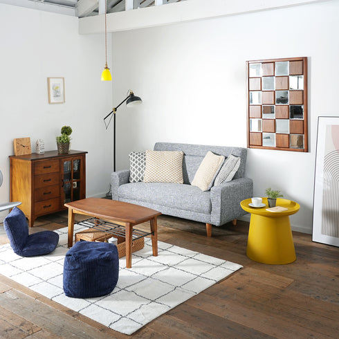 【どんなテイストにも馴染む】
北欧風のリビングにも自然と溶け込む柔らかなフォルムのテーブルは、サイドテーブルとしても主役級の存在感を放ちます。