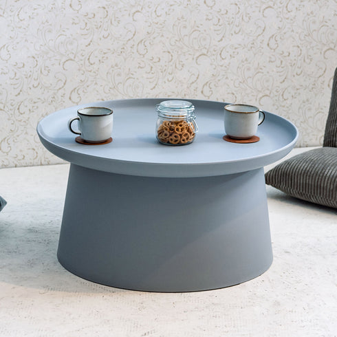 【会話が弾む、円形テーブル】
みんなで自然とテーブルを囲んでお茶やおしゃべりを楽しむ、そんな家族や友人との和やかな時間にぴったりのセンターテーブルです。