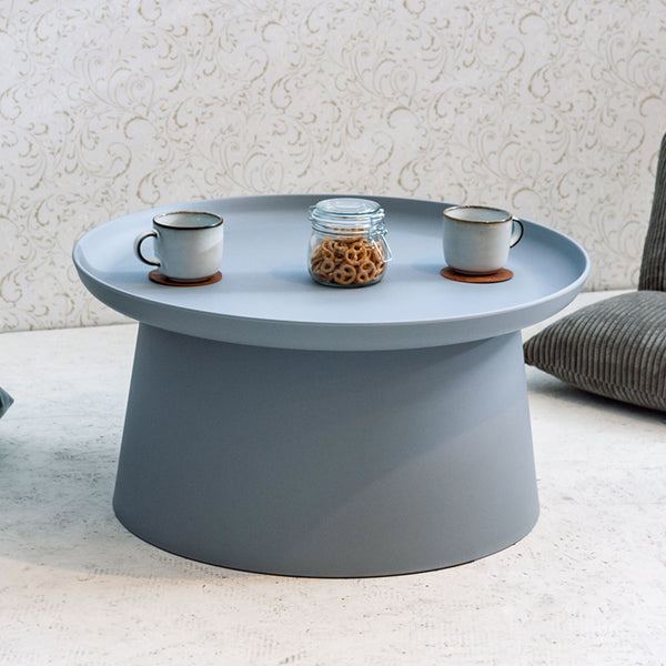 【会話が弾む、円形テーブル】
みんなで自然とテーブルを囲んでお茶やおしゃべりを楽しむ、そんな家族や友人との和やかな時間にぴったりのセンターテーブルです。