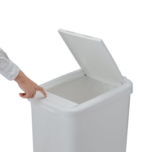 さらに蓋はプッシュ式にもなっているため、蓋のプッシュボタンを押すことで約90度まで蓋をあけることもでき、3パターンの開け方を兼ね備えた一台となっています。