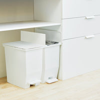 【スリムで省スペース】カウンター下やデスク下にもすっきり収まる、場所を選ばないデザインです。