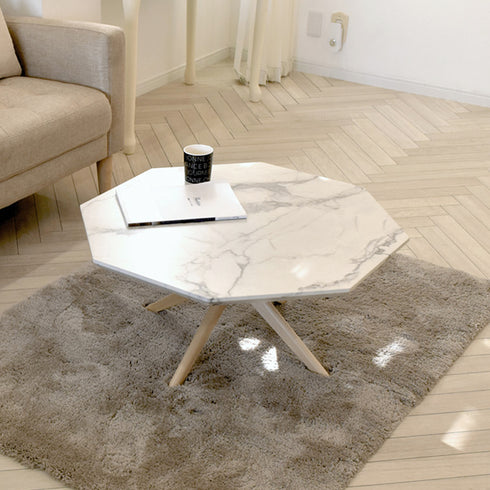 【いつもの空間を少し特別に】
八角形のフォルムと美しい大理石柄が、何気ないリビングでのひとときを上質な時間へと変えてくれるでしょう。