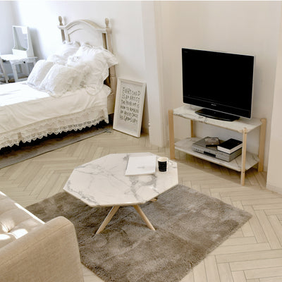 【置くだけでお部屋が垢抜ける】
リビングや寝室など、どんなお部屋に置いても調和しながら確かな存在感を放ち、空間全体をワンランク上の印象に仕上げます。