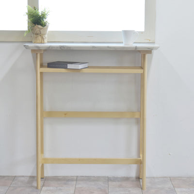 バーチの天然木と大理石柄の天板の組み合わせと、宝石をモチーフにシェイプカットされたデザインが、高級感とぬくもりを合わせ持つColletシリーズのカウンターテーブルです。