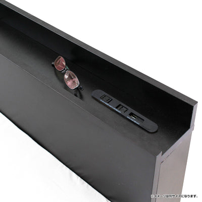 【枕元で完結するスマート充電】
ヘッドボードにはUSBポート付きのコンセントが備わっており、スマートフォンを充電しながら、お気に入りのガジェットを枕元で楽しめます。