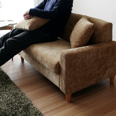 座面は厚みを出すことで、疲れににくく、また、安定感のある座りやすい硬さとなっています。