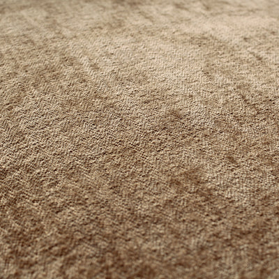 ファブリックはコーデュロイに似た、優しい肌触りの素材を使用し、羽毛立ちによる凹凸感が出て、光の向きによる表情の変化が楽しめるカジュアルな生地です。