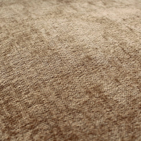 ファブリックはコーデュロイに似た、優しい肌触りの素材を使用し、羽毛立ちによる凹凸感が出て、光の向きによる表情の変化が楽しめるカジュアルな生地です。