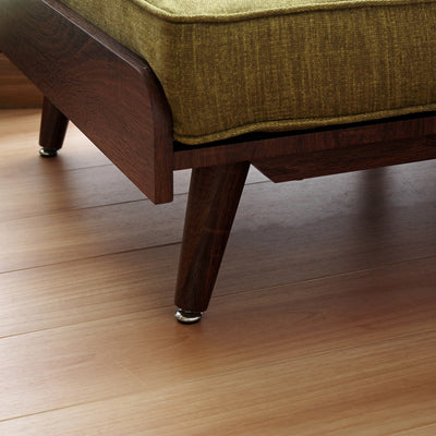 背面デザインの美しさも考え、モダンな木目調がしっかりと出たフレームや、テーパード型レッグなど、機能美とデザイン美共にしっかりと考えぬかれています。