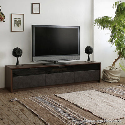 マットな木目調の本体と、ダークグレーの強化ガラス、メタリックな質感の石目柄の異素材の組合せが、すっきりとしたモダンなデザインとなりエレガントで上質な空間にしてくれます。