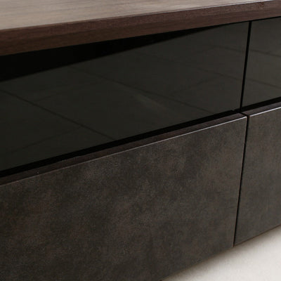 ダークグレーのガラスは、引出を閉じたまま、リモコンの赤外線を通しますので、ボード内のデッキを使用する際に毎回開閉する必要はありません。