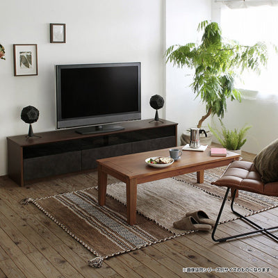 高さも40cmとローボードの為、ソファや床でくつろぎながらの視聴のしやすさはもちろん、コーナーやセンターなど置き場所を選ばず、圧迫感を与えにくくなっています。