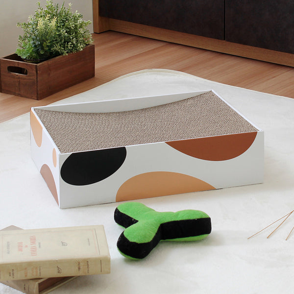 爪とぎ、遊び場、ベッドの3WAYで使用が出来る、ねこちゃんにとって快適な居場所となるダンボール爪とぎのミケ・スクエアです。