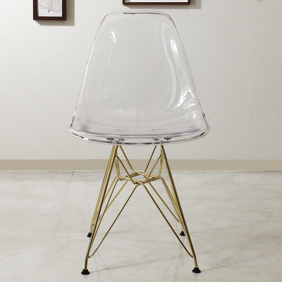 【吸い込まれるような透明感】
まるでオブジェのような透明感あふれるクリアなシートが、圧迫感を与えることなくお部屋に溶け込み、光を受けてきらめく姿は見る人の心を惹きつけます。