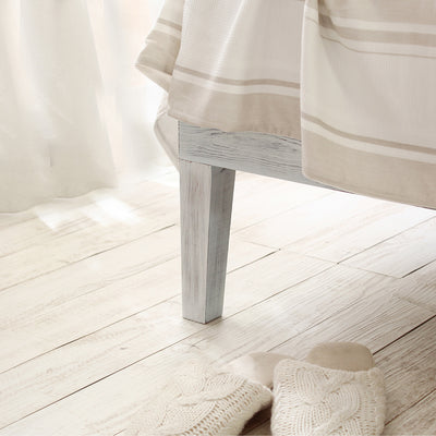 【足元からお洒落を演出する】
先細りになるスタイリッシュなテーパードレッグが、お部屋に軽やかさと洗練された印象を与えてくれます。