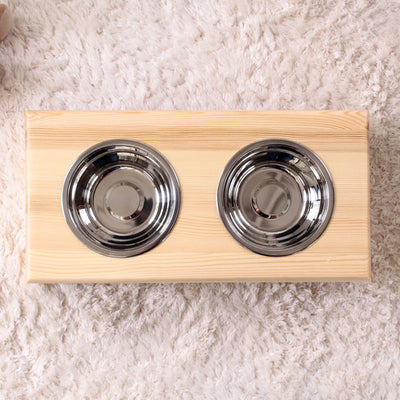 ボウルは2個付きで、ごはんとお水を一緒に出すことが出来ます。