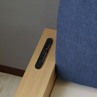 【欲しいが詰まったヘッドボード】
就寝前のリラックスタイムに欠かせないスマートフォンやタブレットの充電も、枕元にあるUSBポートとコンセントでスマートに行えます。