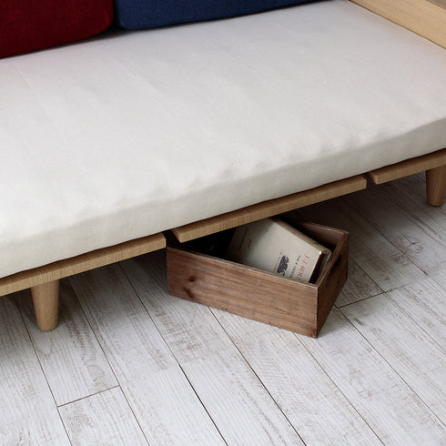 【ベッド下を賢く使う収納術】
高さ13cmを確保したベッド下は、見せる収納にぴったりのスペースで、デザイン性のあるボックスを置けば、お部屋をすっきりと片付けながらお洒落も楽しめます。