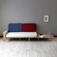 【お部屋に溶け込む自然な風合い】
様々なスタイルのお部屋に合わせやすいナチュラルな木目調のフレームが、圧迫感を与えることなく空間にすっと溶け込み、温かみのある雰囲気を演出します。