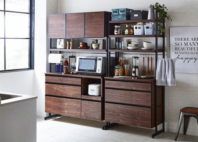 【落ち着いた雰囲気】木の風合いが、キッチンに落ち着いた雰囲気をもたらします。