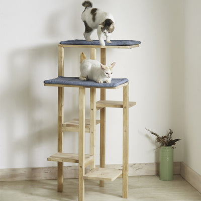 インテリア性の高いナチュラル色を採用することで、お部屋の家具とも馴染みやすく、ネコちゃんにも優しい色合いが人気のネコちゃん用家具「キャトハス」のキャットタワーです。
