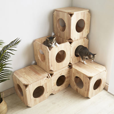 40cmのキューブ型で四方に出入口を設けることで、横につなげたり、上に積んだりしても自由に動き回れ、室内に遊び場を設けることでネコちゃんの運動不足を解消します。