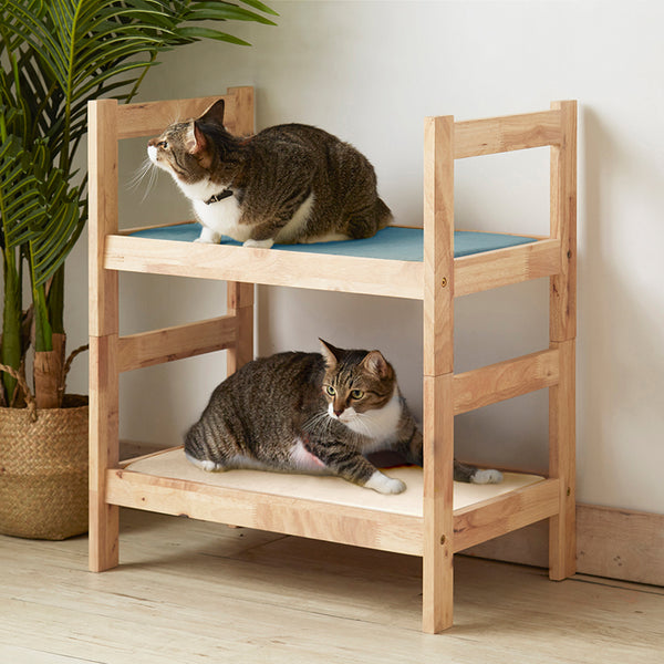 インテリア性の高いナチュラル色を採用することで、既存のインテリアとも馴染みやすく、ネコちゃんにも優しい色合いが人気のネコちゃん用家具「キャトハス」のペットベッドです。