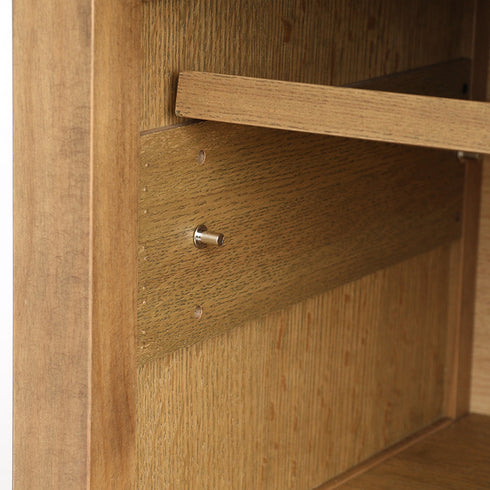 【収納するものに合わせる棚】
内部の棚は3段階で高さ調節が可能なので、AV機器から雑誌まで、あなたの暮らしに合わせて自由に収納できます。