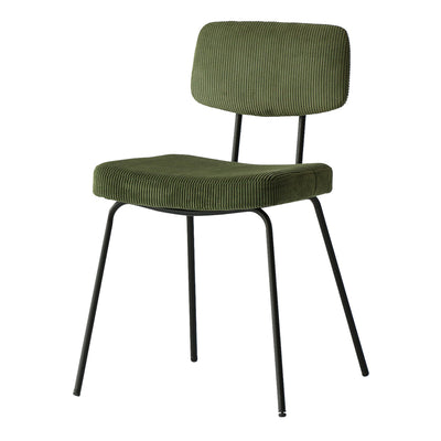 【お部屋を引き締めるカーキ】
特別な存在感を放つカーキは、ダイニングのアクセントとして空間をおしゃれに引き締め、モダンでありながらどこか懐かしい、心地の良い場所が生まれます。