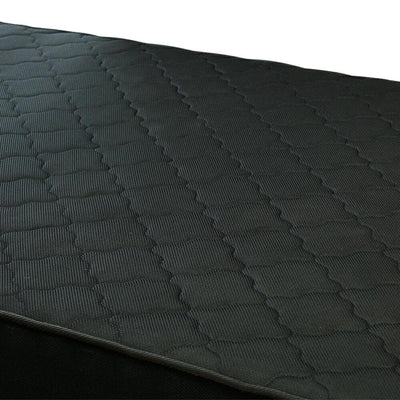 【体を優しく包むキルティング】
体圧を巧みに分散させるキルティング模様の下には、理想の寝姿勢を保つ806個ものポケットコイルがぎっしり。