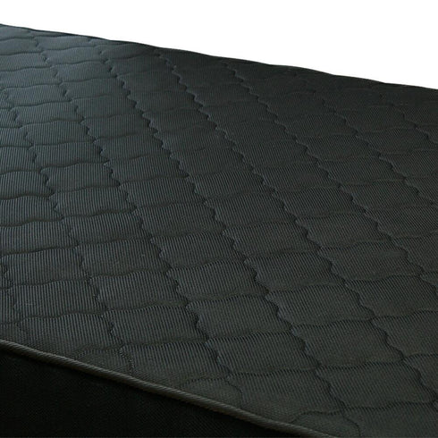 【体を優しく包むキルティング】
体圧を巧みに分散させるキルティング模様の下には、理想の寝姿勢を保つ806個ものポケットコイルがぎっしり。