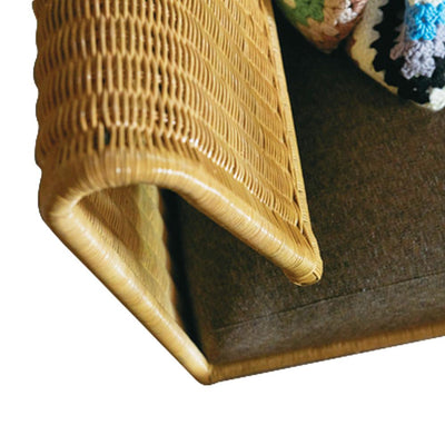 【細部に宿る手仕事の温もり】
優雅な曲線を描くフレームの角は、滑らかで心地よい手触りに仕上げられており、見るたび、触れるたびに心が和みます。