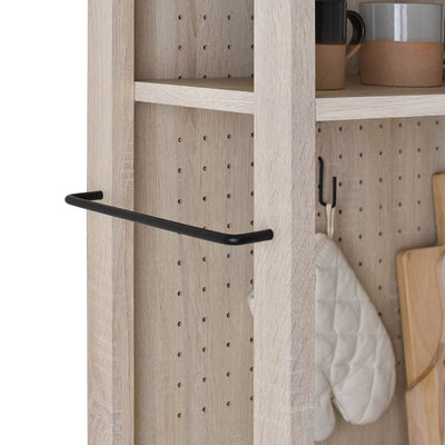 【サイドも便利な「見せる収納」】
S字フックでミトンを掛けたり、サイドのバーに布巾を干したりと、側面まで無駄なく活用して自分だけの使いやすいキッチンを演出できます。