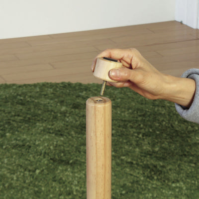 【くるくる回すだけの簡単調節】
継脚をくるくる回すだけで、道具を使わずに簡単に高さを変えられるので、手軽にお子様にぴったりの環境を整えられます。