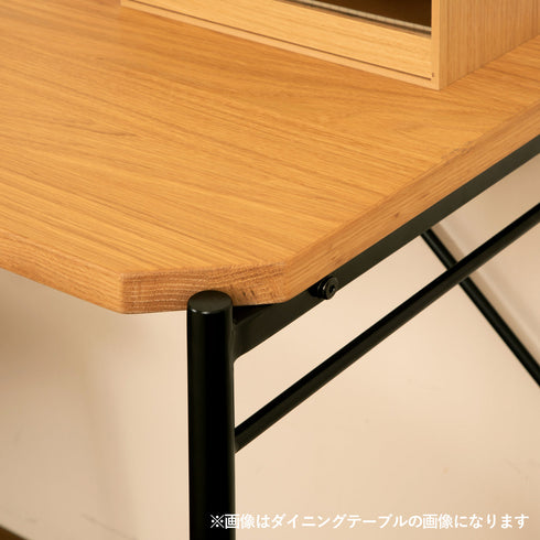 天板の四つ角を切り落とすことで柔らかい印象となり、デザインのアクセントにもなってくれます。