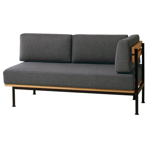 天然木とスチール素材にグレーの張地を組み合わせてライトヴィンテージの雰囲気を感じられる「グラムシリーズ」の左肘タイプのアームソファです。