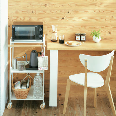 各棚にキッチン家電や調理家電、キッチン周りの小物を置くことで、キッチン周りの限られたスペースをこれ一台で効率的に活用することができます(キッチン家電や調理家電のサイズによっては置けない場合もございますのでご注意ください)。