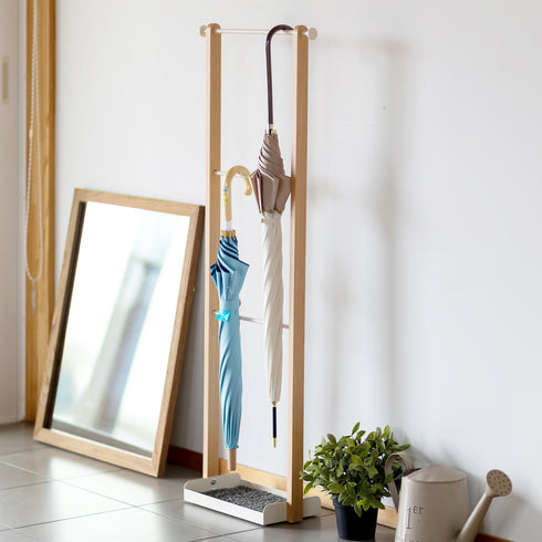 使いやすく、"Livable(住みやすい)"暮らしに寄り添ってくれるインテリア「リヴシリーズ」のアンブレラハンガーです。